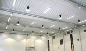 Read more about the article Gdzie kupić oprawy przemysłowe led – sklep stacjonarny czy internetowy?